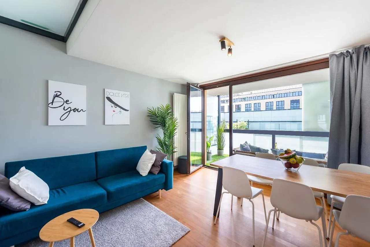 Apartment With Balcony And Parking Near The Prague Museum