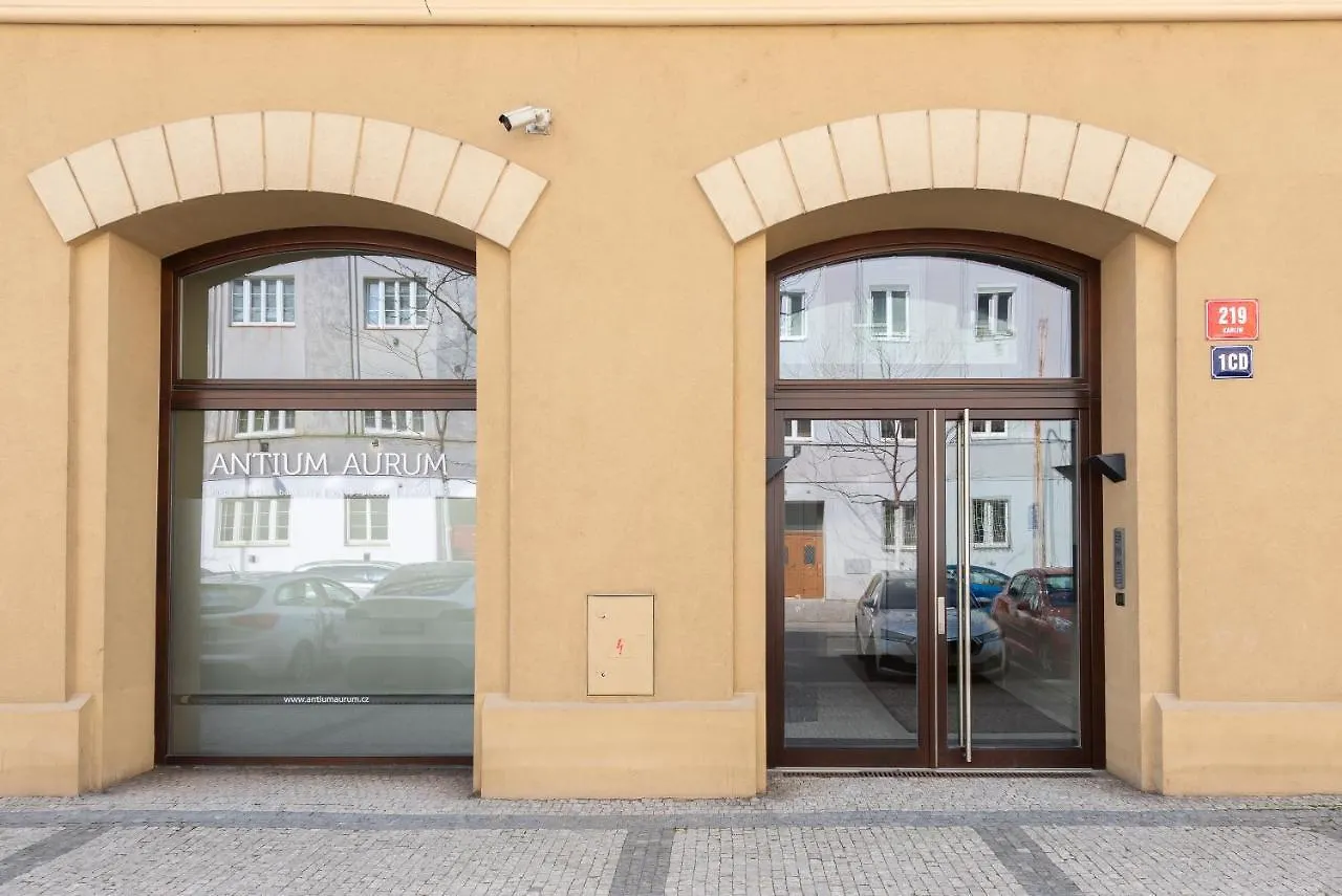 Apartment With Balcony And Parking Near The Prague Museum 0*,