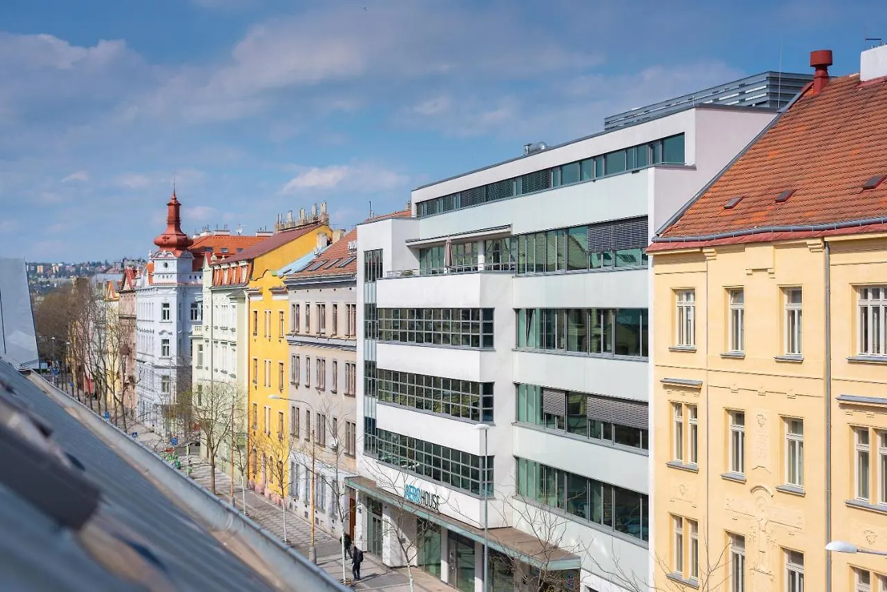 Apartment With Balcony And Parking Near The Prague Museum