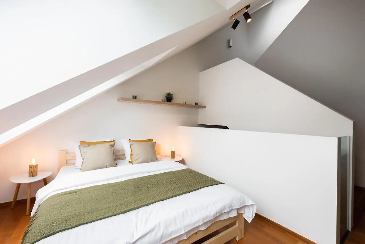 Apartment With Balcony And Parking Near The Prague Museum