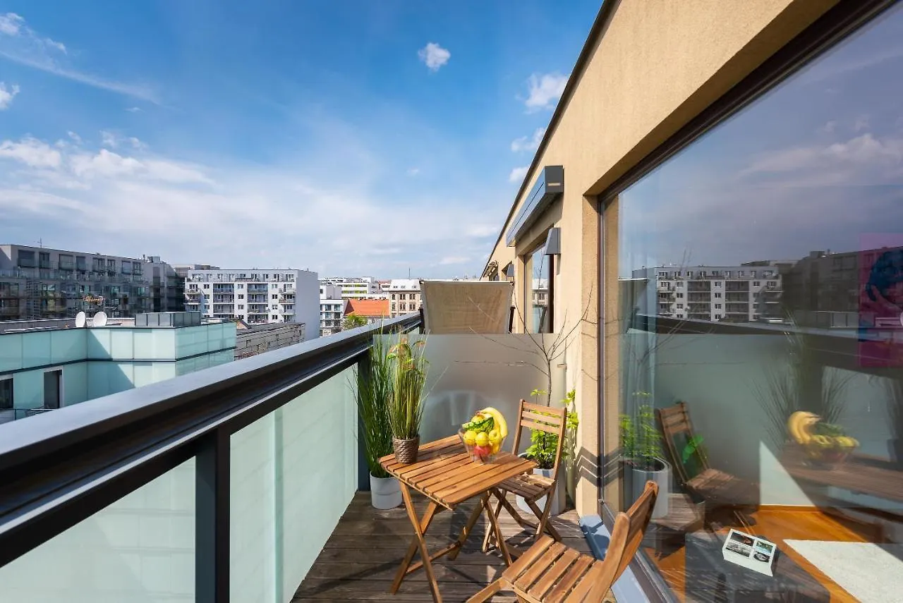 Apartment With Balcony And Parking Near The Prague Museum