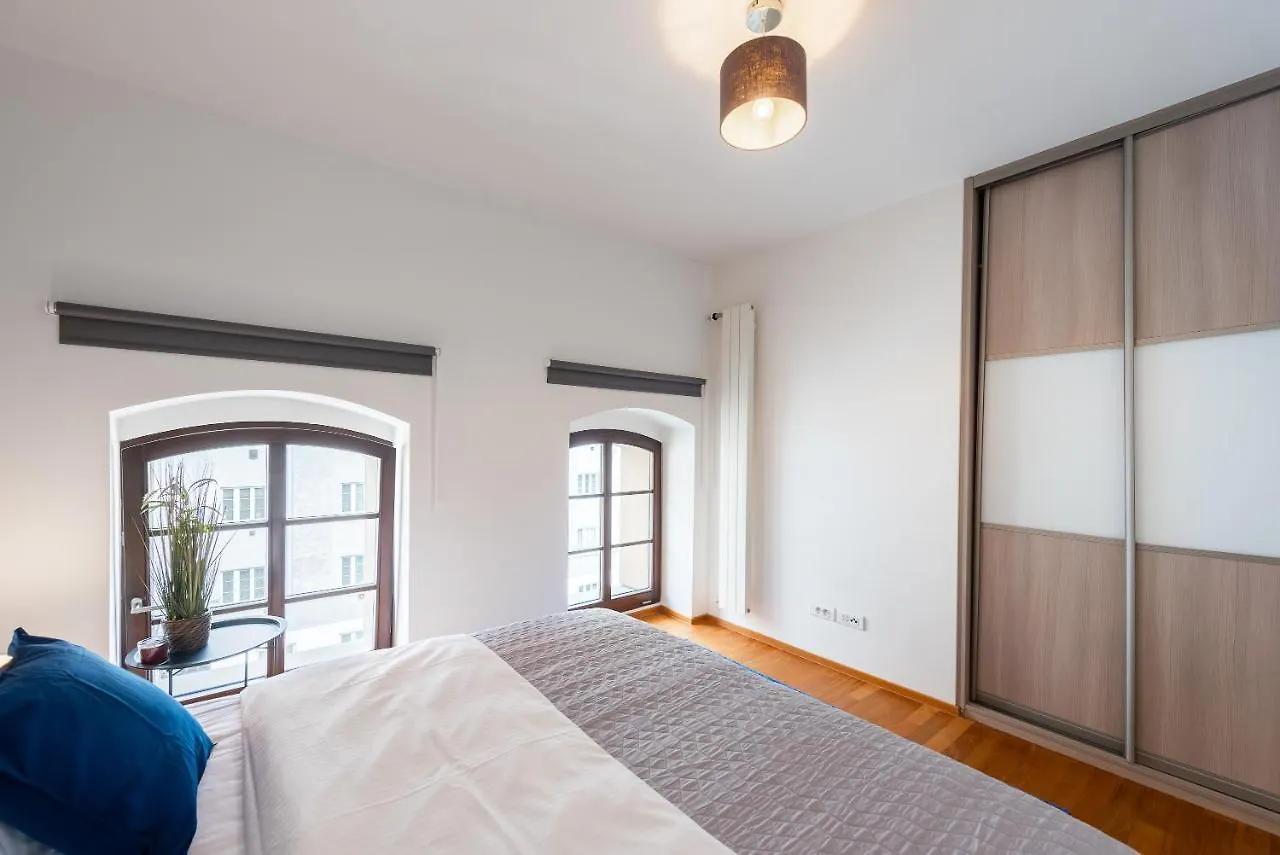 Apartment With Balcony And Parking Near The Prague Museum