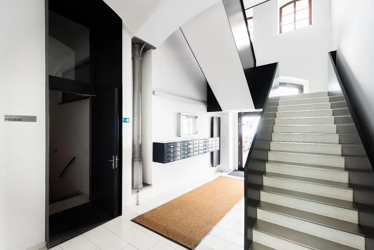 Apartment With Balcony And Parking Near The Prague Museum