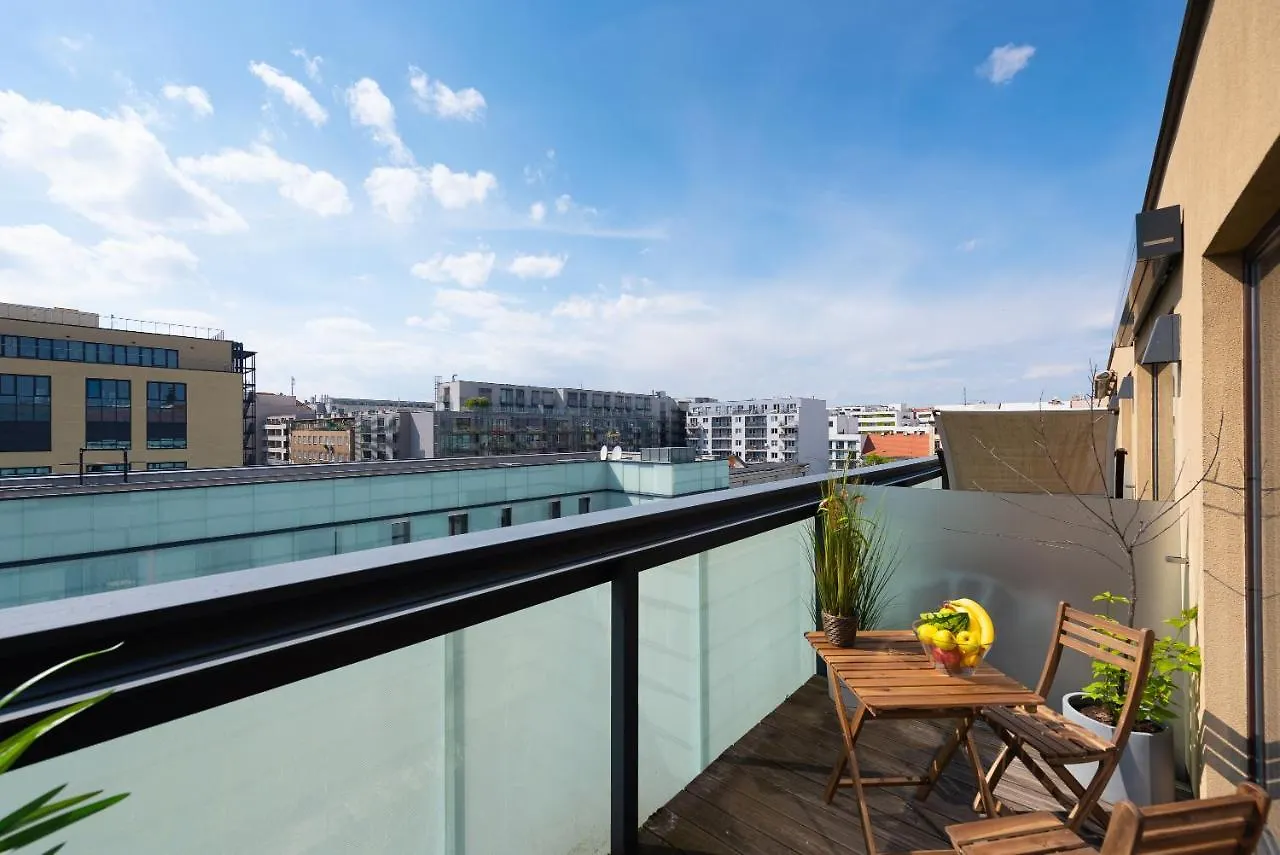 Apartment With Balcony And Parking Near The Prague Museum 0*,  Repubblica Ceca
